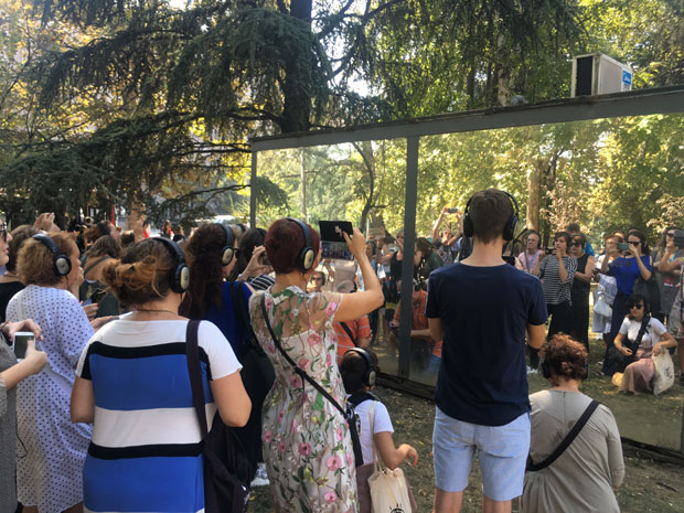 ПОЧЕО 53. БИТЕФ: Шетња градом на даљински